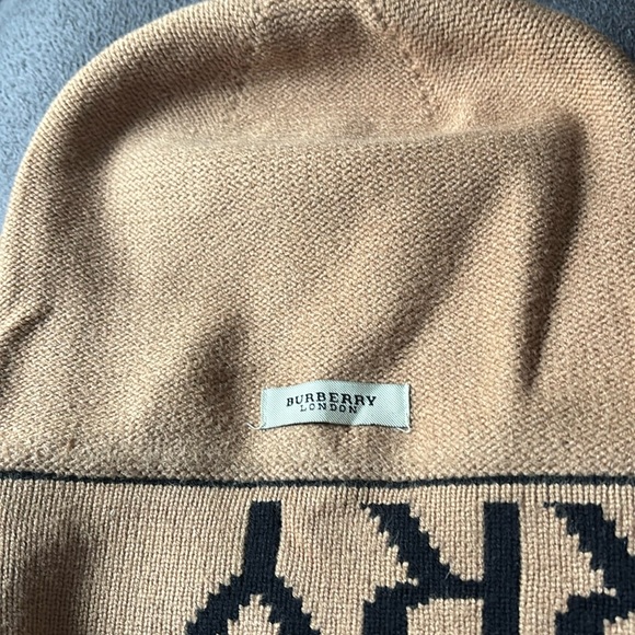Burberry Beanie - Picture 3 of 4